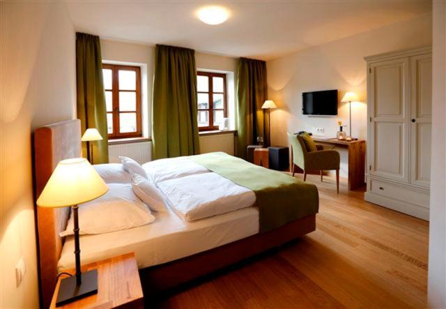 Weinkastell Zum Weissen Ross Otel Kallstadt Dış mekan fotoğraf